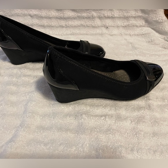 NWOT Black wedges-Never worn Size 10 - Picture 6 of 6